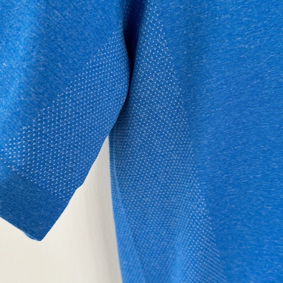 Men’s Lululemon Polo Small Blue Like New - Picture 4 of 4